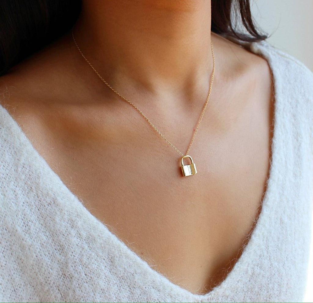 Tiny Heart Padlock 14k Yellow Gold Pendant Necklace in White Diamond |  Kendra Scott